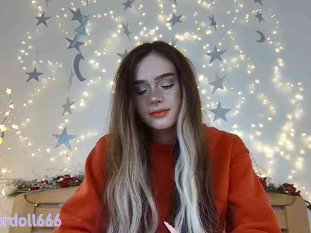 BrokenDoll666 webcam