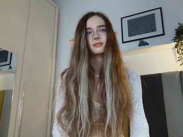 BrokenDoll666 webcam