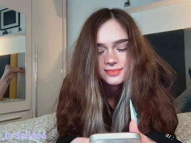 BrokenDoll666 webcam