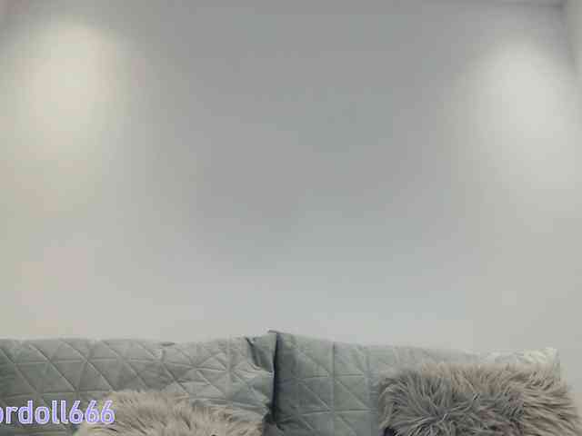 BrokenDoll666 webcam