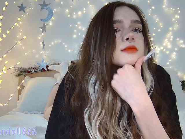 BrokenDoll666 webcam