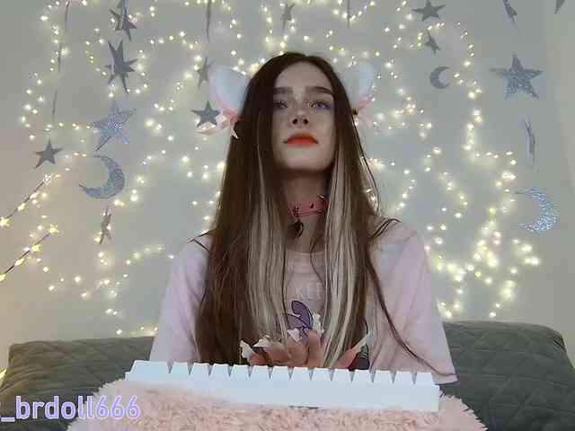 BrokenDoll666 webcam