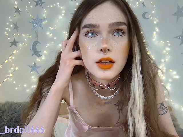 BrokenDoll666 webcam