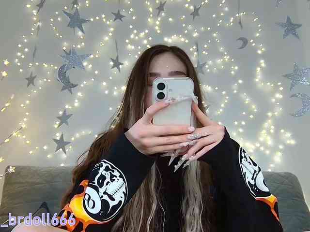 BrokenDoll666 webcam