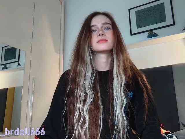BrokenDoll666 webcam