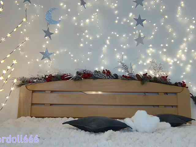 BrokenDoll666 webcam