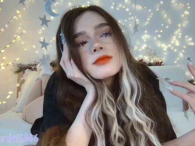 BrokenDoll666 webcam
