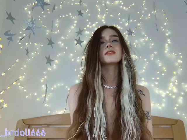 BrokenDoll666 webcam