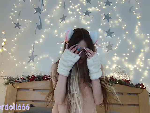 BrokenDoll666 webcam