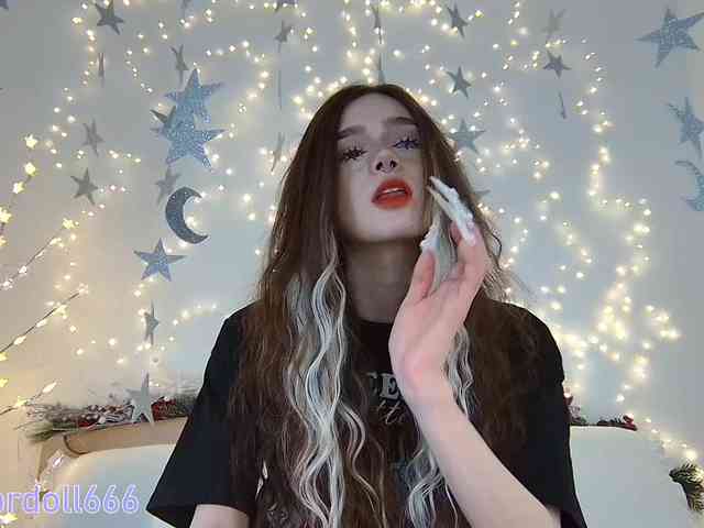 BrokenDoll666 webcam