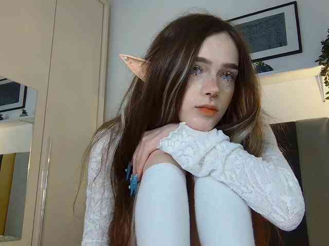 BrokenDoll666 webcam