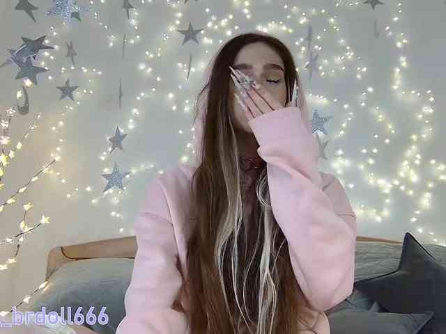 BrokenDoll666 webcam