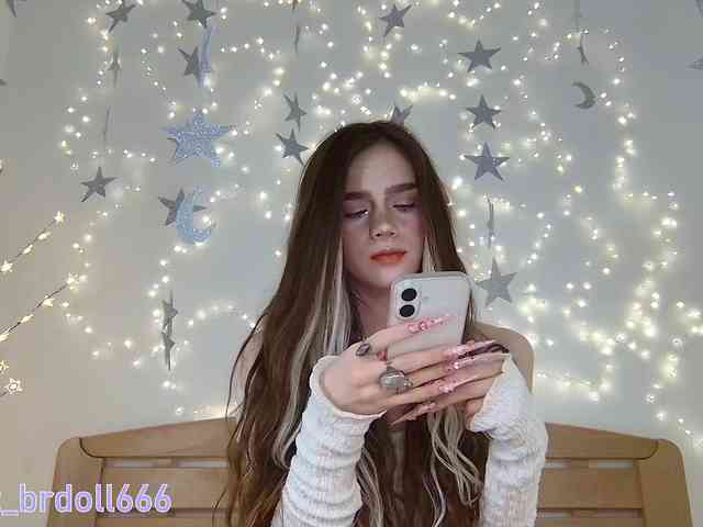 BrokenDoll666 webcam