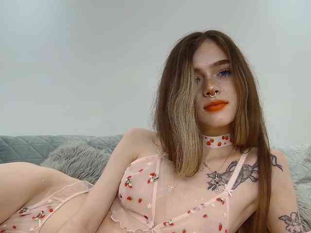BrokenDoll666 webcam