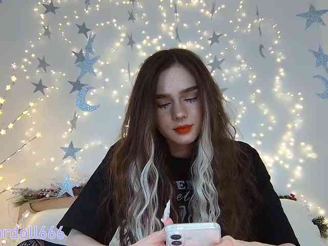 BrokenDoll666 webcam