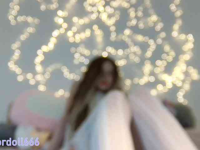 BrokenDoll666 webcam