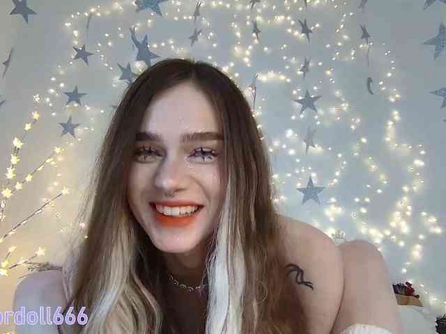 BrokenDoll666 webcam