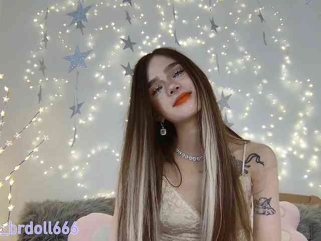 BrokenDoll666 webcam