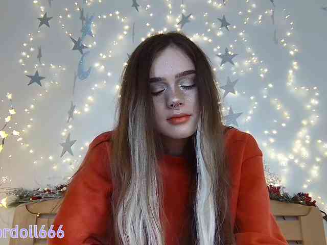 BrokenDoll666 webcam