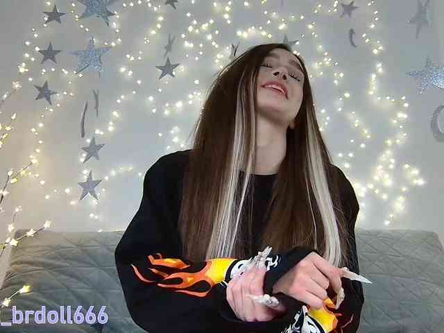 BrokenDoll666 webcam