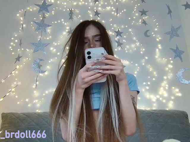 BrokenDoll666 webcam