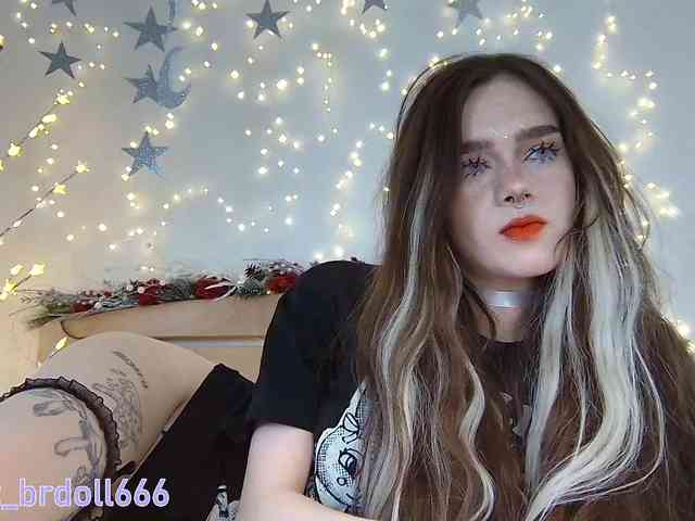 BrokenDoll666 webcam