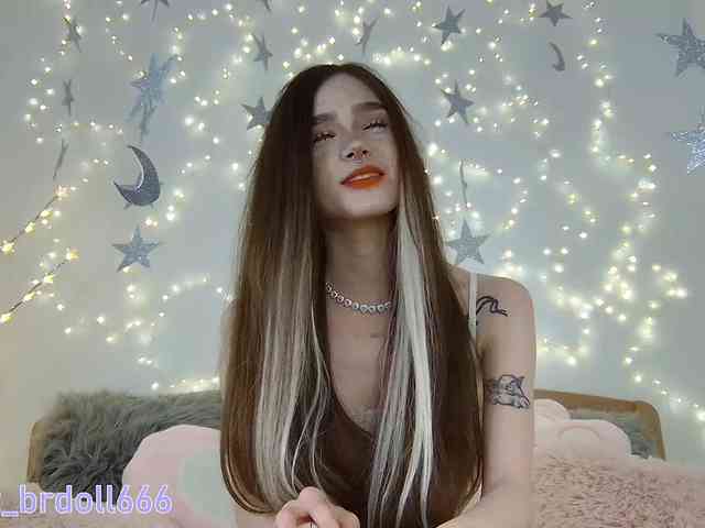 BrokenDoll666 webcam