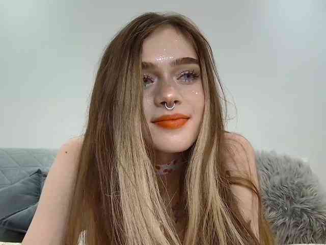 BrokenDoll666 webcam
