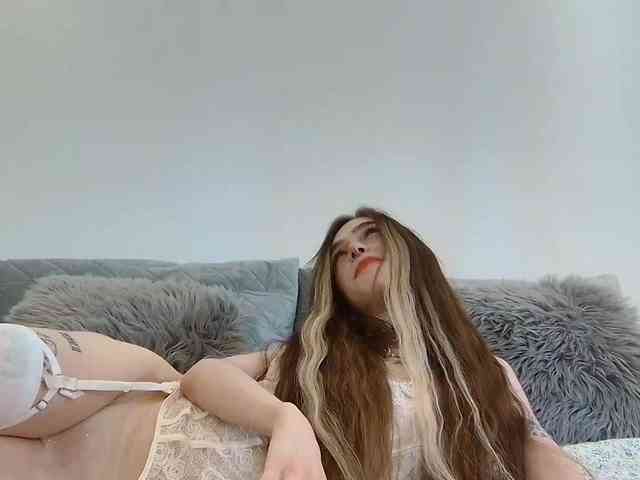 BrokenDoll666 webcam