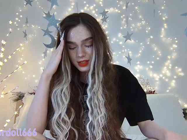 BrokenDoll666 webcam