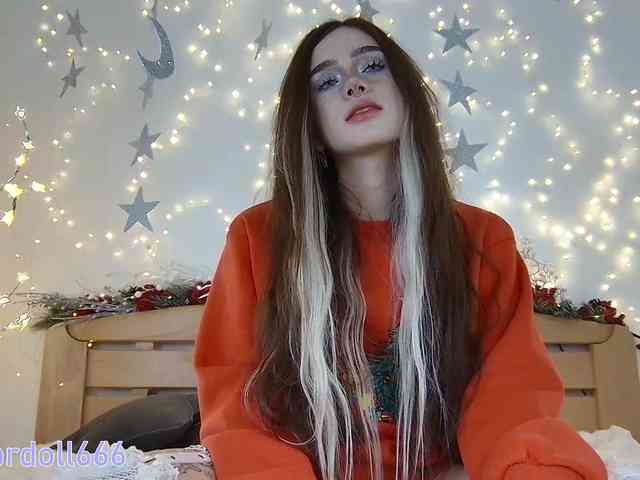 BrokenDoll666 webcam