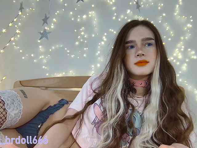 BrokenDoll666 webcam