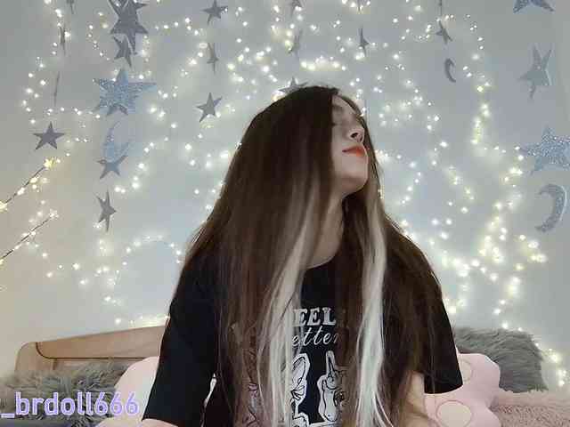 BrokenDoll666 webcam