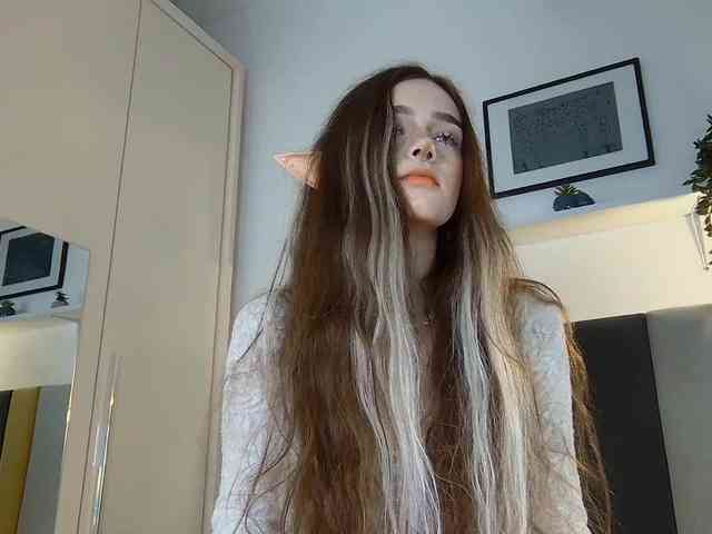 BrokenDoll666 webcam