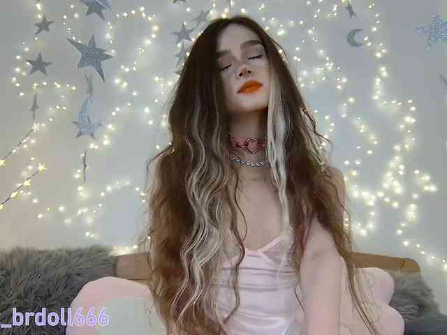 BrokenDoll666 webcam