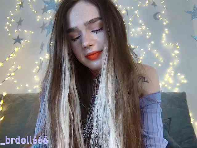 BrokenDoll666 webcam