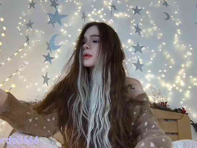 BrokenDoll666 webcam