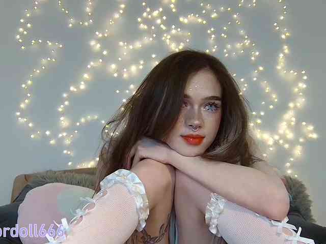 BrokenDoll666 webcam