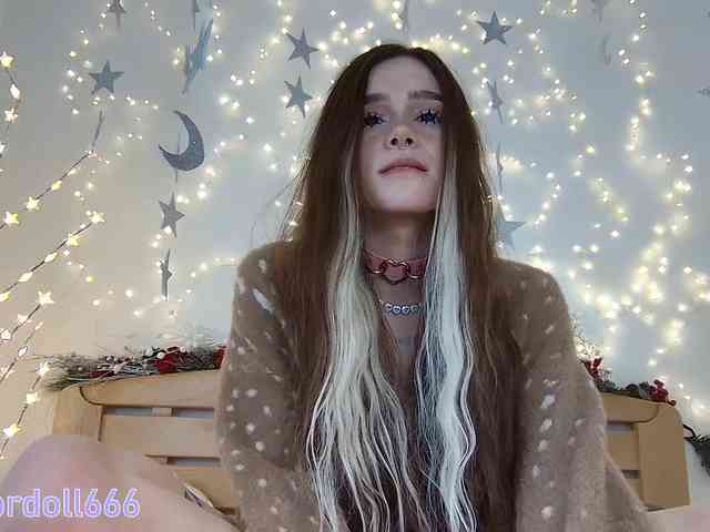 BrokenDoll666 webcam