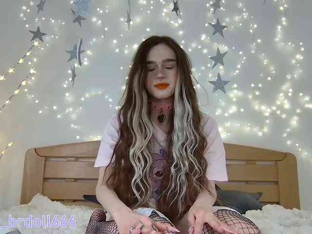 BrokenDoll666 webcam