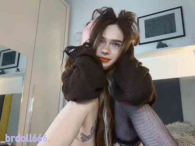 BrokenDoll666 webcam
