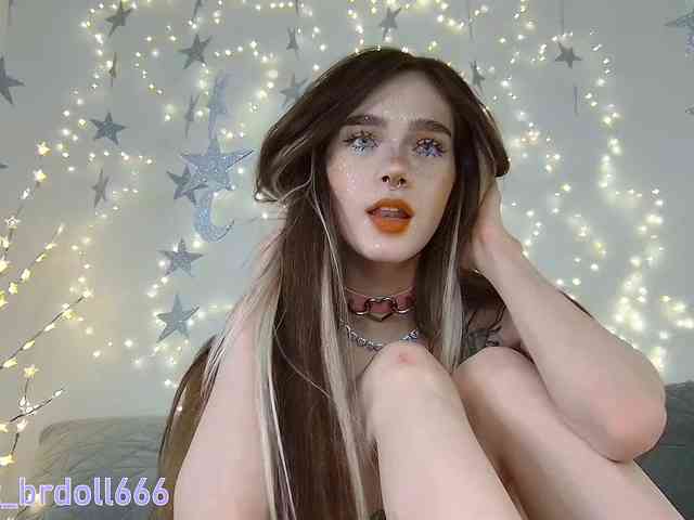 BrokenDoll666 webcam