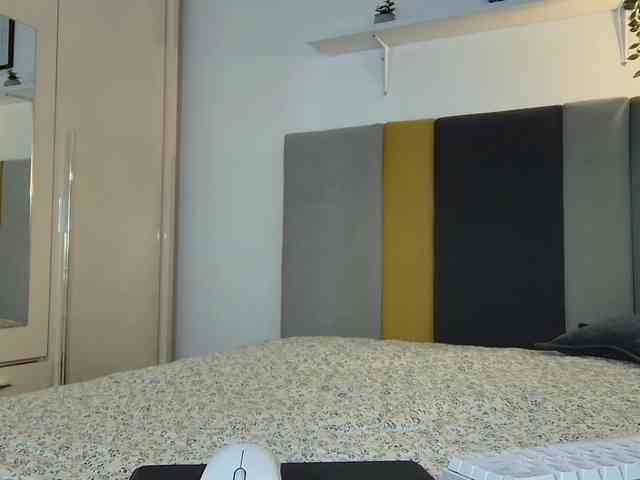 BrokenDoll666 webcam