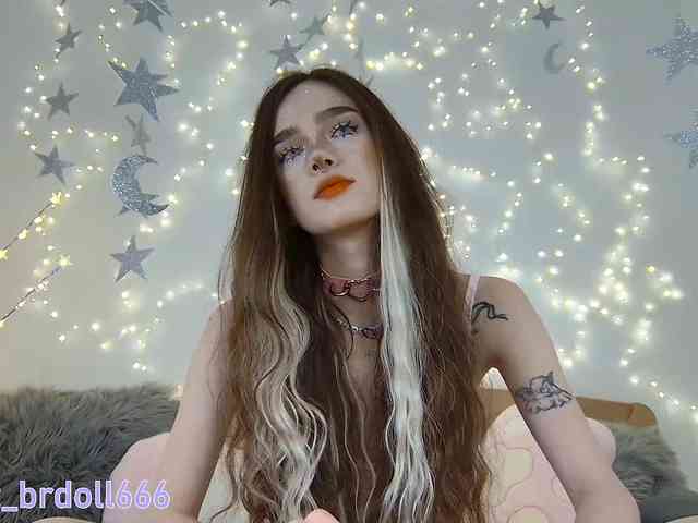 BrokenDoll666 webcam