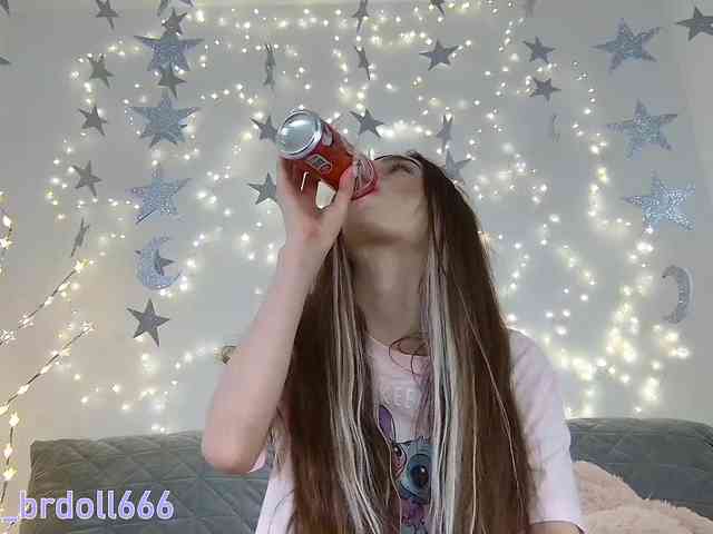 BrokenDoll666 webcam