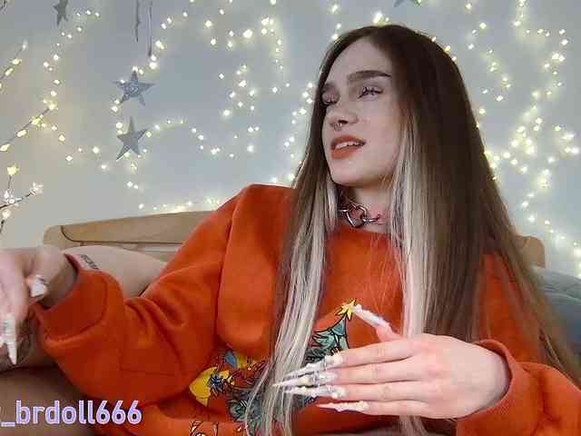 BrokenDoll666 webcam