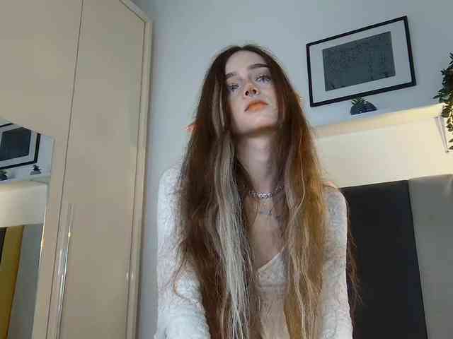 BrokenDoll666 webcam