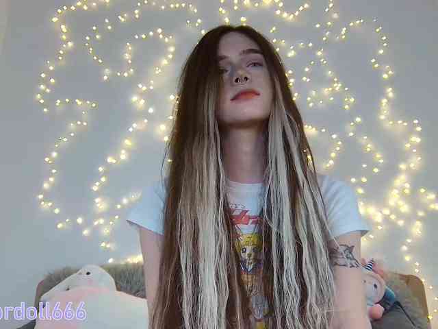 BrokenDoll666 webcam