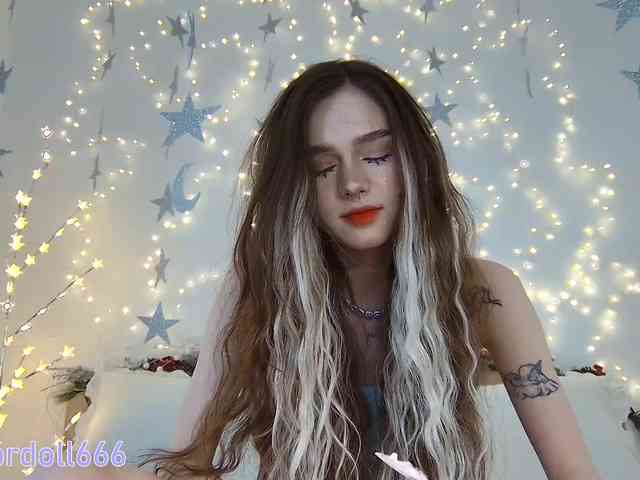 BrokenDoll666 webcam