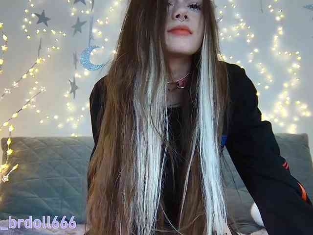 BrokenDoll666 webcam